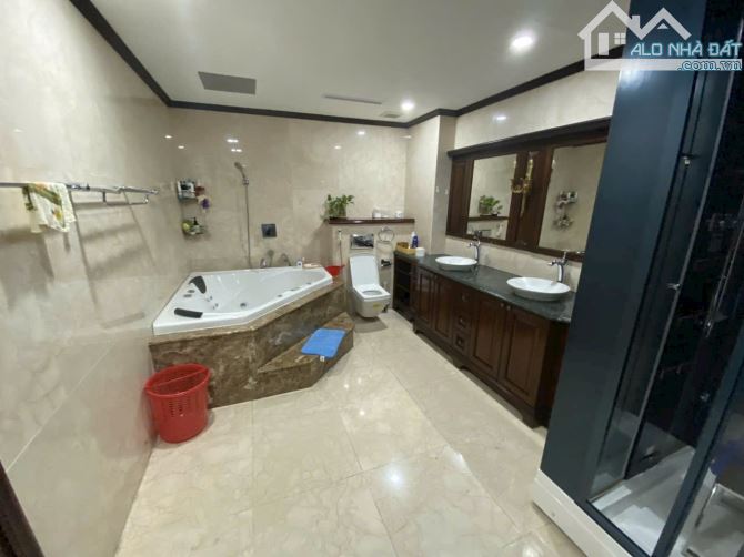 Cần Bán Gấp Biệt Thự Lô Góc 2 Mặt Tiền – Full Nội Thất Gỗ Nhập – Hiệp Bình Chánh- Thủ Đức - 6