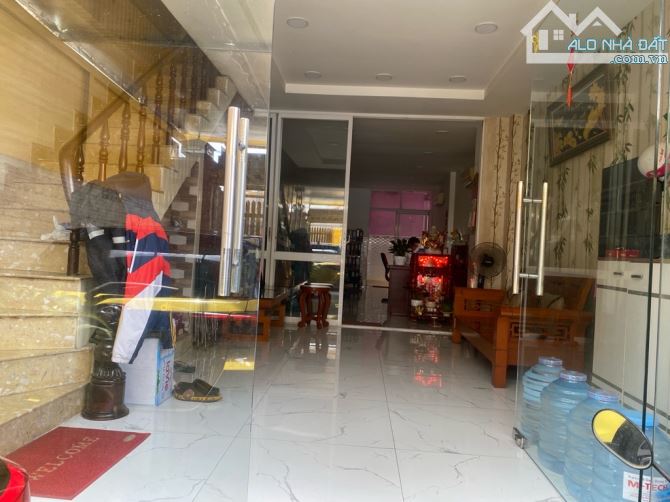 NHÀ 4 LẦU XE HƠI NGỦ TRONG NHÀ - NGUYỄN VĂN LINH BÌNH THUẬN QUẬN 7-DT: 4.5*20m- 14 tỷ - 6