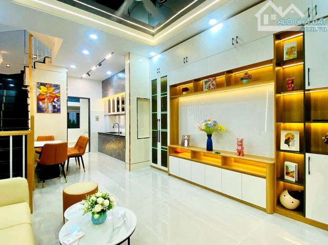 NHÀ ĐẸP GẦN CV LÀNG HOA - 3 PHÒNG NGỦ FULL NỘI THẤT - 66m2 6.25 TỶ - 6