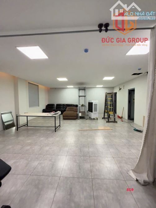 Bán tòa nhà 7 tầng gần đường Đồng Khởi, phường Tam Hiệp; sổ hồng 1400m2 sàn giá 19 tỷ - 6
