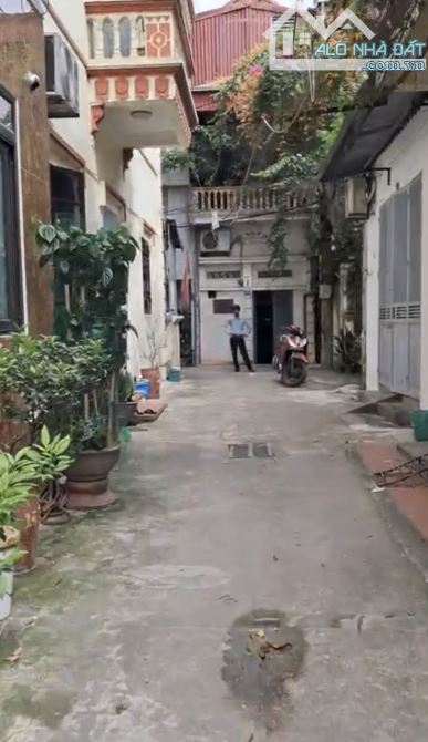 Bán đất phố Ngô Gia Tự , DT 38m2 , MT 5m , Giá 7.3 tỷ , Ô tô vào đất - Khu phân lô - 4