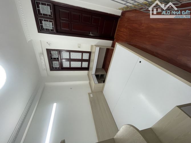 Bán nhà Kim Ngưu 33m2, 4T 1 tum, mặt ngõ, kinh doanh nhỏ, nhà dân xây, sổ đẹp. Giá 7.9 tỷ