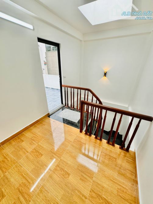 Bán Nhà : Bạch Đằng : 43m2 -5Tầng - Mt 4m35 - 4ngủ - 30m ra phố oto tránh - 6