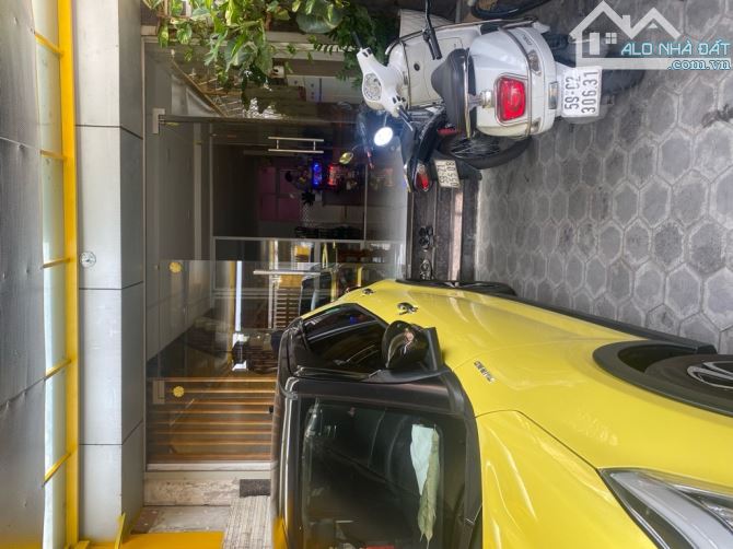 NHÀ 4 LẦU XE HƠI NGỦ TRONG NHÀ - NGUYỄN VĂN LINH BÌNH THUẬN QUẬN 7-DT: 4.5*20m- 14 tỷ - 7