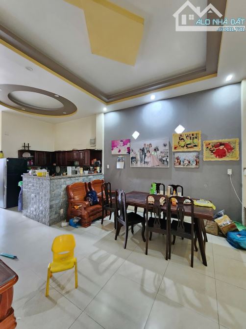 6ty4 TL 159,6m2 nhà ngang 7,2m gần làng đại học quốc gia 900m, p.Bình An - 8