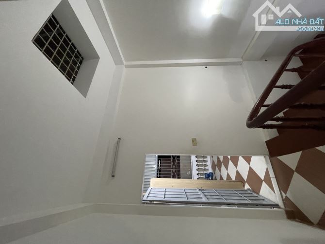 Bán nhà Kim Ngưu 33m2, 4T 1 tum, mặt ngõ, kinh doanh nhỏ, nhà dân xây, sổ đẹp. Giá 7.9 tỷ