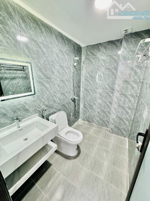 Bán Nhà : Bạch Đằng : 43m2 -5Tầng - Mt 4m35 - 4ngủ - 30m ra phố oto tránh - 8