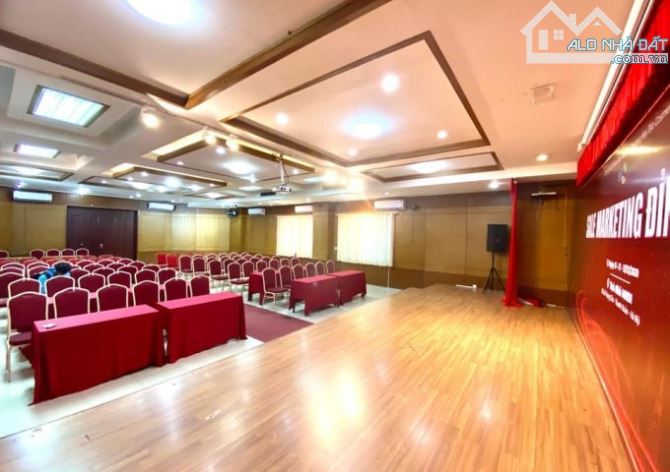 Bán tòa Văn Phòng Mặt phố Bà Triệu, Hoàn Kiếm - DT 550m2 x 12 Tầng - MT 20m - Giá 660 Tỷ.