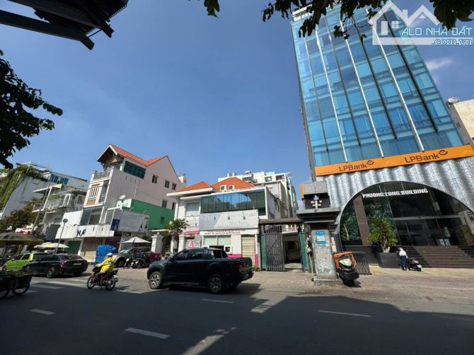 Bán Gấp Nhà Góc 2 Mặt Tiền Nguyễn Đình Chiểu P4 - Q3 -16m*25m - Hđt 9000$ - Gía : 200Tỷ