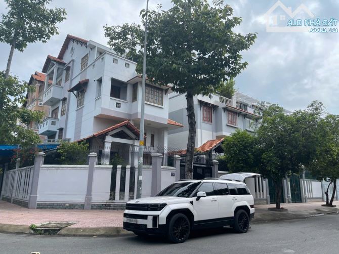 Bán Biệt Thự Gốc 2 MT - 227.5M- 12m X 20.09m- 1 Hầm 1Trệt 1 Lững 2 Lầu - 4PN -5WC -F4 Q8