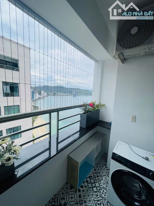 Căn hộ  Mường Thanh Viễn Triều view xéo biển Hòn Chồng