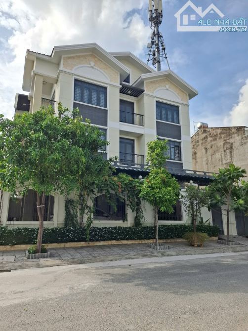Bán biệt thư 2 mặt tiền ven sông Sài Gòn p13 Bình Thạnh giá 31,5  tỷ