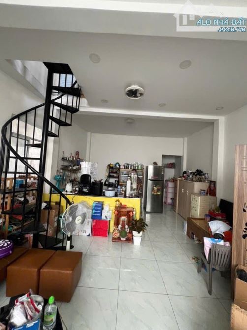 Ngay Chợ BÀ HOM Nhà 2 tầng 6.5x12.5m Đg Tỉnh lộ 10 giá 4ty6