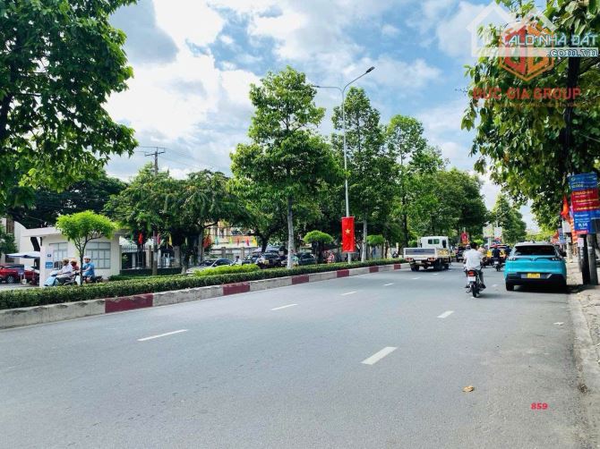 Bán tòa nhà 5 lầu ( 255m2 )đường Đồng Khởi vào 100m giá chỉ 19 tỷ