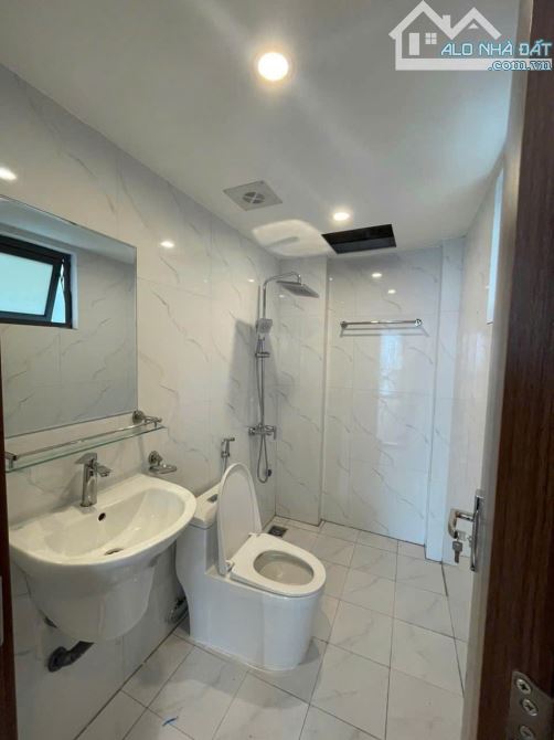 Khách mua xem đông quá Đại La 24m/35mT1, 4 tầng, mặt tiền 2m/12m, 6.8 tỷ Hai Bà Trưng.