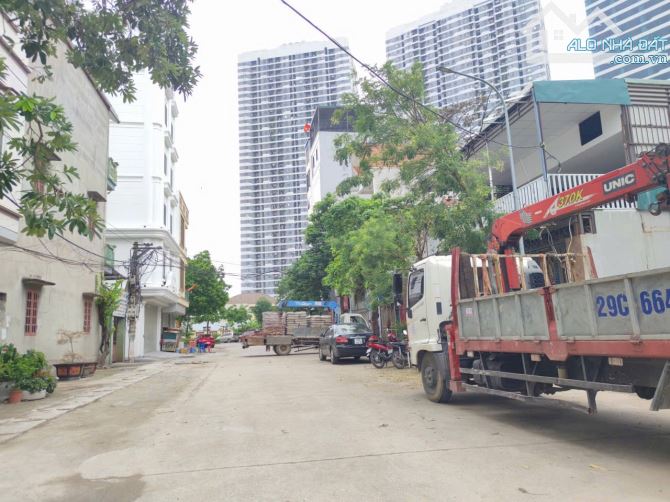 🔥 NHÀ ĐẸP 4T DÂN XÂY KIÊN CỐ – Ô TÔ VÀO NHÀ – NGAY CHÂN CẦU NHẬT TÂN🔥