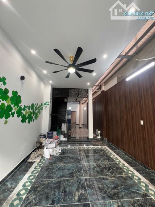 💥 Siêu phẩm 3 tầng Mã Lò - ngay sát khu Tên Lửa - 102m2 - hẻm xe hơi 6m - nhỉnh nhẹ 7 tỷ