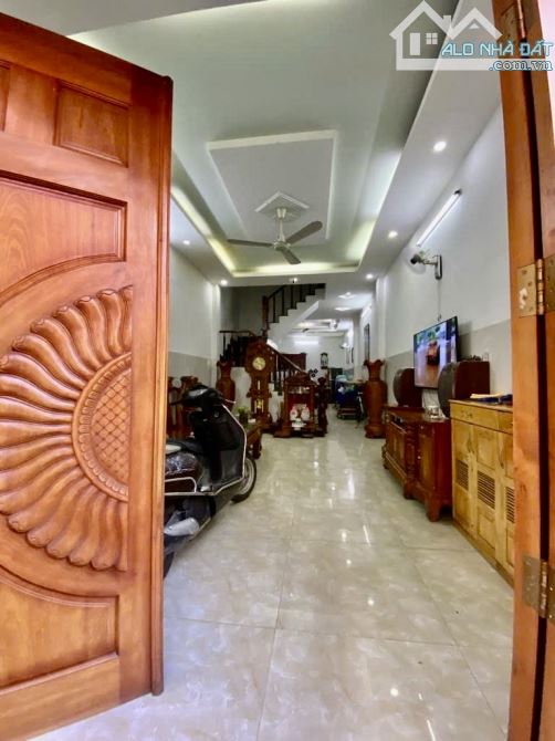 Ngay Aoen Celadon Tân Phú, 4Tầng BTCT 61m2 (4x15m) NT Gỗ Căm Xe Sang Trọng