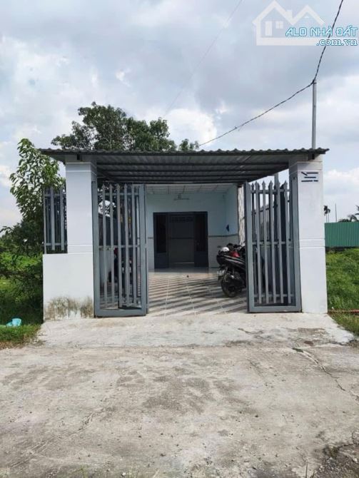 Chú Minh Cần tiền bán căn nhà còn mới. 144m2 ở xã Tân An Hội - Củ Chi giá 750 triệu.