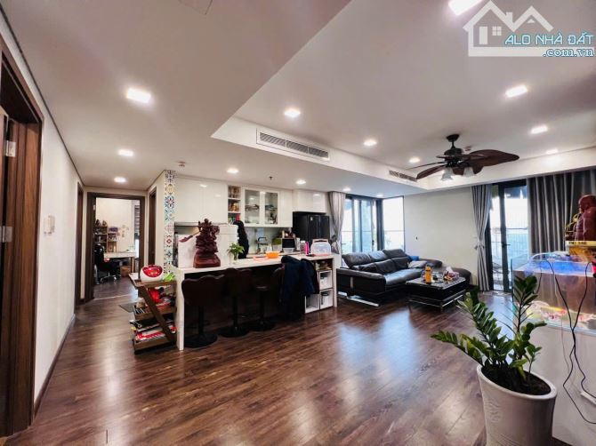 BÁn Căn Hộ N05 Hoàng Đạo Thúy DT 159m 3PN Full NT Tầng Trung SĐCC Giá 85tr/m hướng ĐN