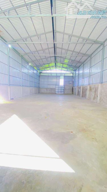 Cho thuê 630 m2 kho và sân đường Nguyễn Văn Linh 15 triệu