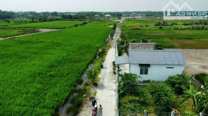 Phước Khánh đất vườn đường xe hơi mặt rạch giá 2,xxx tỷ /1300m Điện nước máy đầy đủ