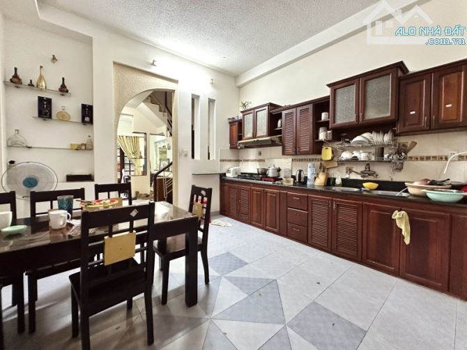 Bán gấp nhà Trần Quang Diệu, Quận 3 - 4 tầng 70m2 (4.5 x 16) - Gần ngã 4 Lê Văn Sỹ.