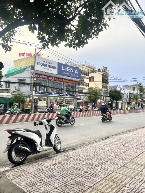 Mặt Tiền Kinh Doanh - Quận 7 - 5.5x40 - Nhỉnh 12 Tỷ