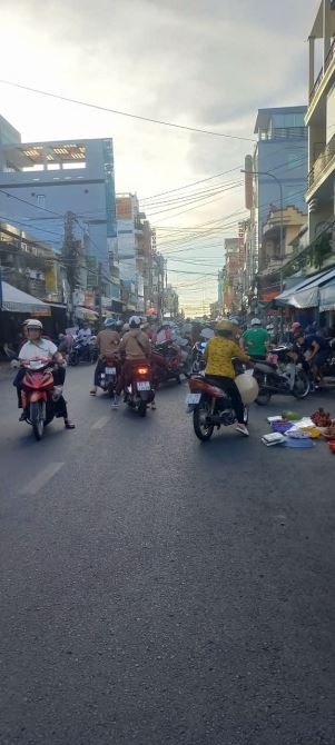 Nhà mặt tiền đường 1/5 thành phố Vĩnh Long ngay trong chợ