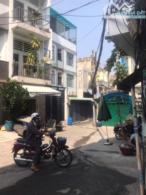 Bán CHDV Đường Bạch Đằng Quận Bình Thạnh.DT:8x19m.Giá 25 tỷ
