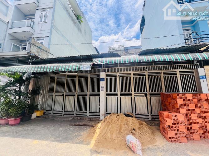 Nhà cho thuê mặt tiền đường Lê văn quới 12x25m cấp 4 trống suốt