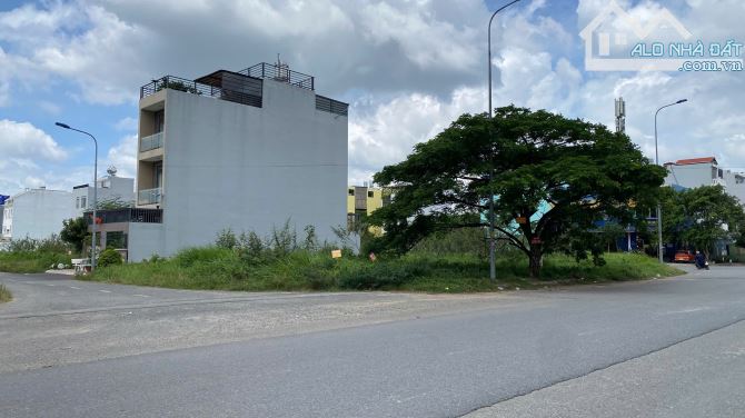 Bán đất TM. Lợi kdc Phú Nhuận 2 mặt đường Lâm Quang Ky Quận 2 cũ (138m2) 262 tr/m2