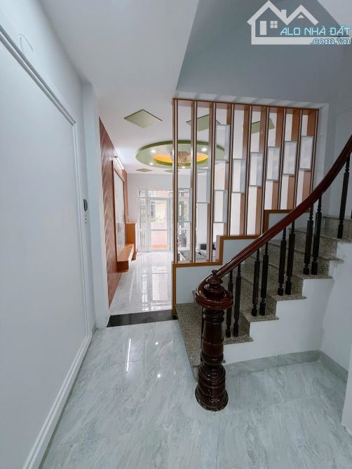 Phú diễn. 45m. 5 tầng. Full nội thất. 7 phòng thoáng sáng. Sát phố. 7,3 tỷ