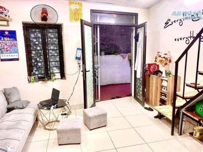 Bán nhà Bắc Cầu- sổ vuông, ngõ nông- 3.x tỷ ( x nhỏ)