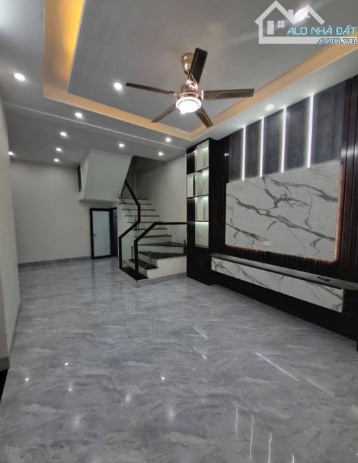 Bán nhà 3 tầng ngõ Văn Cao  giá hợp lý