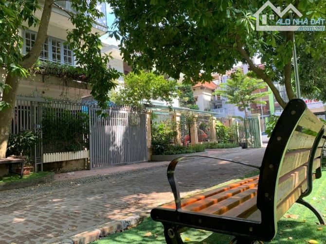 BÁN BIỆT THỰ LÀNG KIẾN TRÚC PHÒNG CẢNH VÕNG THỊ SÁT HỒ TÂY, 175M, LÔ GÓC, Ô TÔ TRÁNH, 60T