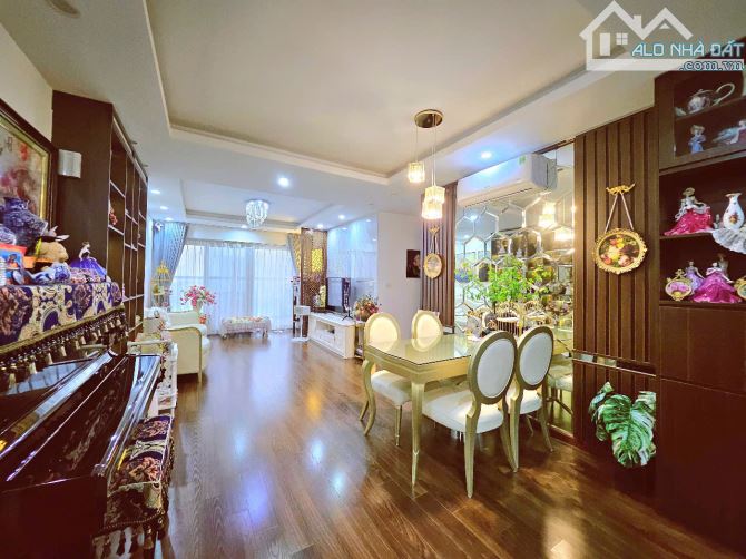 Bán Căn Hộ Vinhomes Metropolist DT 104,6m 3PN Hướng ĐN Full NT Giá 19 tỷ SĐCC View đẹp