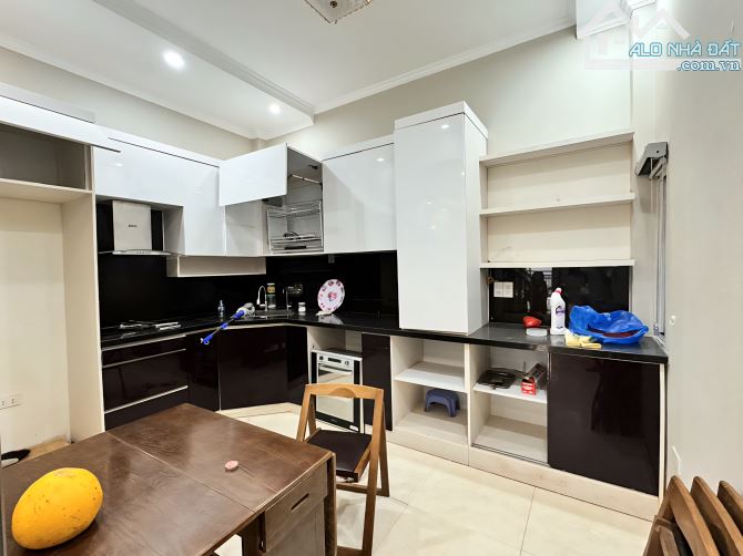 NHÀ MẶT PHỐ TT VĂN QUÁN- 5 TẦNG - KINH DOANH - Ô TÔ TRÁNH TRƯỚC NHÀ