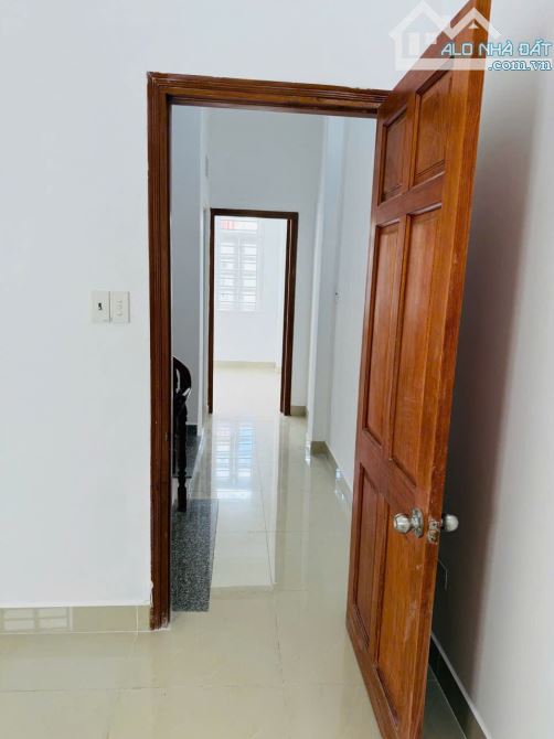 nhà đẹp hẻm nhựa - oto đậu trong nhà- shr - 3 lầu giá chỉ 6.5 tỉ