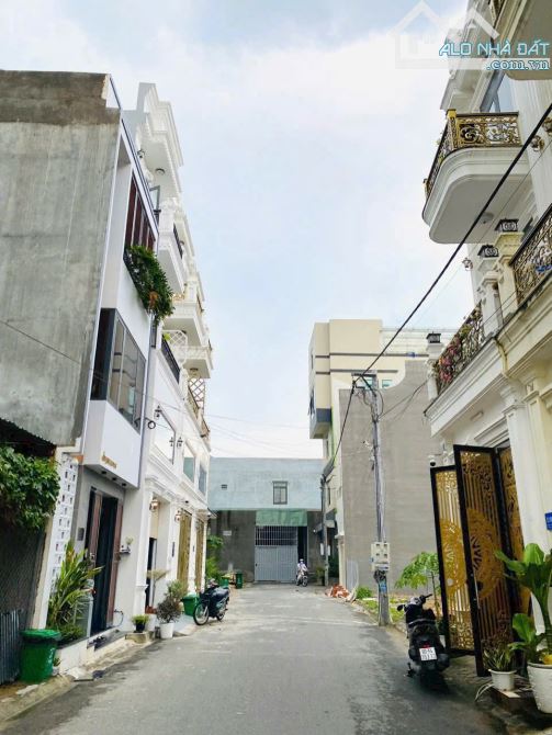 Bán lô đất ngay ngã tư Tân Phong, siêu thị GO, đường nhựa 6m chỉ 3,2 tỷ