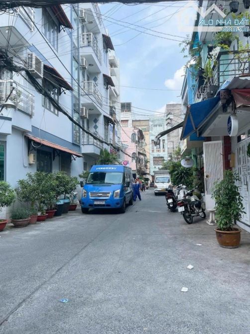 nhà đẹp vị trí vàng, hẻm xe hơi, diện tích lớn chỉ 14,3 tỷ
