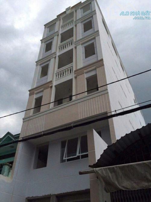 tòa nhà CHDV 32 phòng + MB thu nhập gần 200tr/th ,PCCC đầy đủ, hẻm to 10m