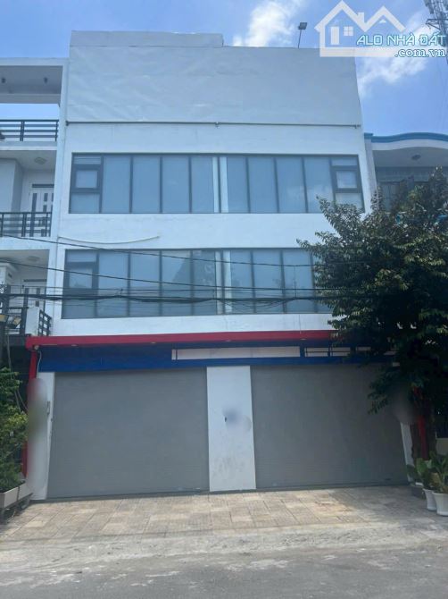 Tòa nhà mặt tiền khu Tên Lửa,10m x 20m,đường 12m có lề,cho thuê 50tr/th chỉ 18.5 tỷ TL