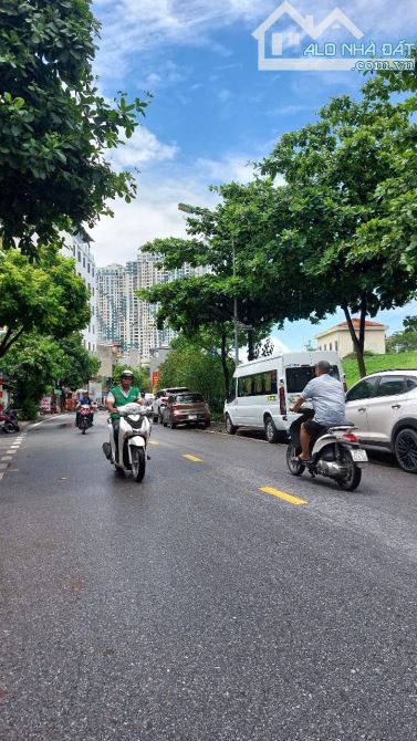 Bán đất phố Ngọc Thụy 80m2- mt4m- 12 tỷ hơn, ô tô, ngõ thông, gần cầu Chương Dương