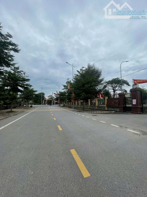 Chính Chủ bán 140m đất Thị Trấn Văn Giang Hưng Yên mặt tiền 8,3m ô tô tránh chỉ 5,8 tỷ