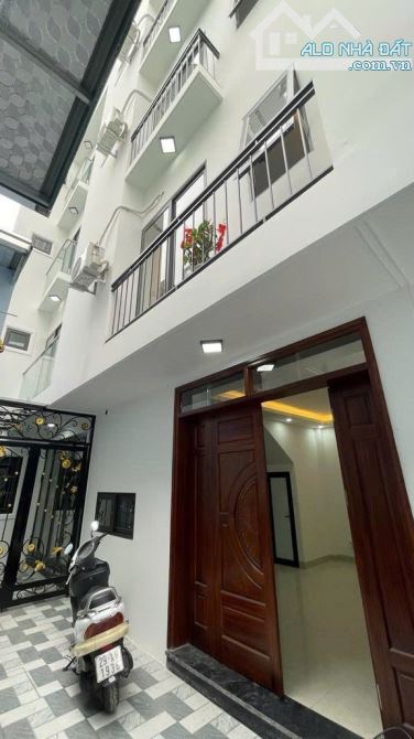 ĐÀM QUANG TRUNG LONG BIÊN 5 TẦNG - ĐỐI DIỆN AEON MAL - HƠN 7 TỶ Ô TÔ ĐỖ CỬA