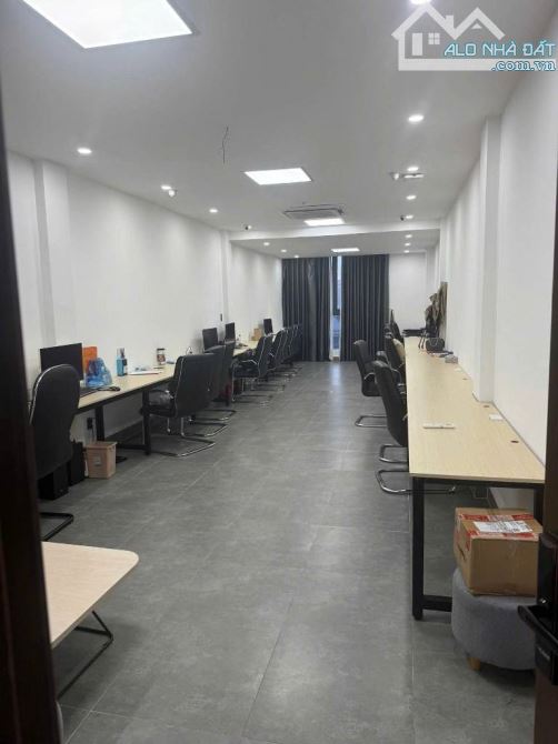 nhà mặt tiền 67m2 tiện kinh doanh, ngay công viên làng hoa, 4 tầng.