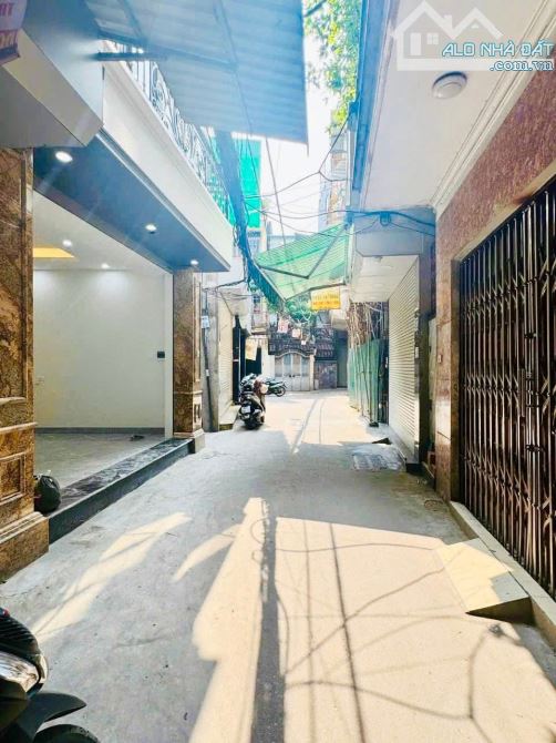 Bán nhà 2 thoáng Đặng Tiến Đông Đống Đa 65m 5T Gara Ô tô hơn 19 tỷ