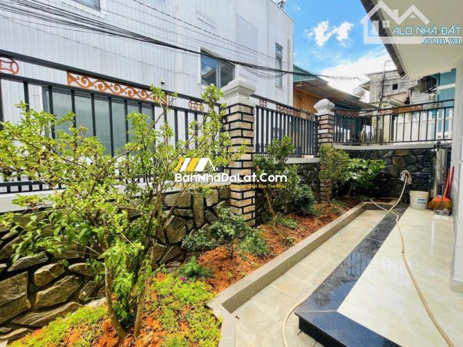 Bán Nhà Đà Lạt Villa 3 Mặt Tiền Nguyễn Siêu, Gần Chợ, Sổ Hồng Riêng