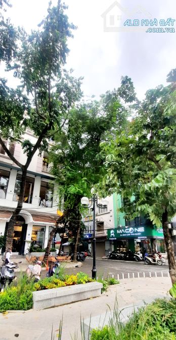 BÁN NHÀ PHÂN LÔ TRẦN QUANG DIỆU CẠNH QUẬN ỦY ĐỐNG ĐA 76m Gara Ô tô hơn 43 tỷ